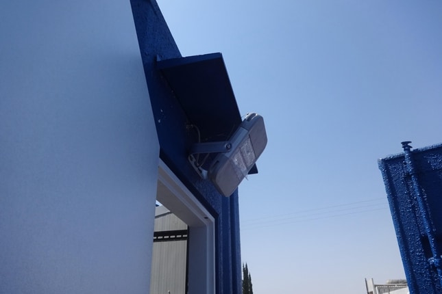 Flood light fixture for area lighting in Israel