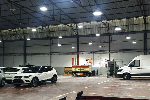 LED high bay lights for an auto repair shop in Spain